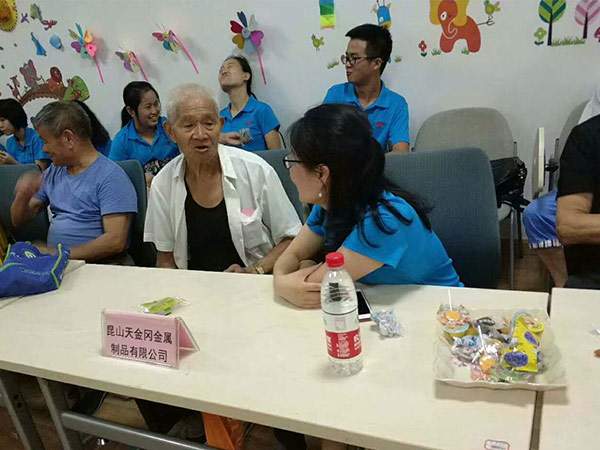 天金冈团队慰问社区老人